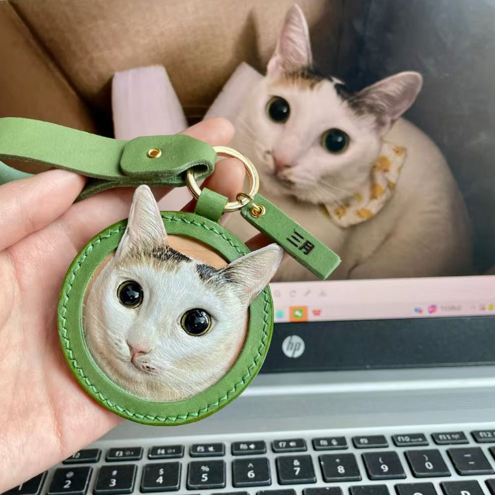Handmade Leather Pet Portrait Keychain – Custom Dog or Cat Face Charm – A Meaningful Memorial Gift for Pet Lovers